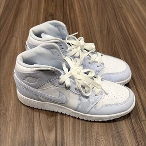 Jordan Kids Sneakers in White and Light Gray